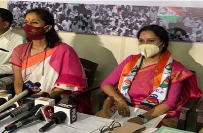 Priya Berde joins NCP | पवारांच्या कार्याने प्रभावित, अभिनेत्री प्रिया बेर्डे यांचा राष्ट्रवादीत प्रवेश