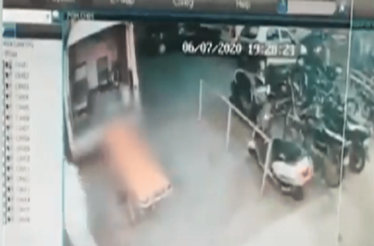 रुग्णवाहिका चालकाने पार्किंगमध्येच सोडलं, कोरोना रुग्णाचा तडफडून मृत्यू