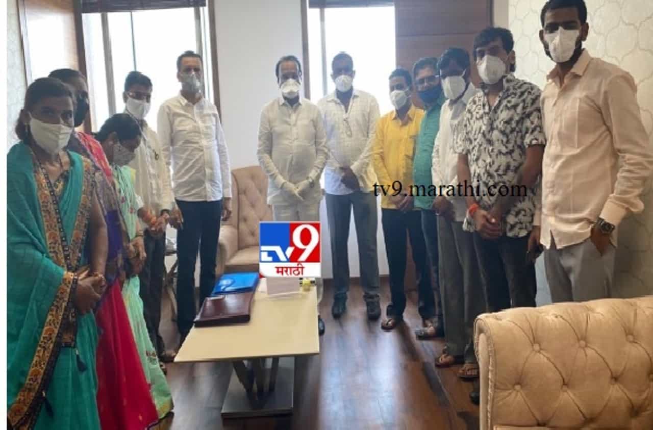 निलेश लंकेंनी राष्ट्रवादीत आणलं, मिलिंद नार्वेकरांनी करुन दाखवलं, पारनेरच्या नगरसेवकांची घरवापसी