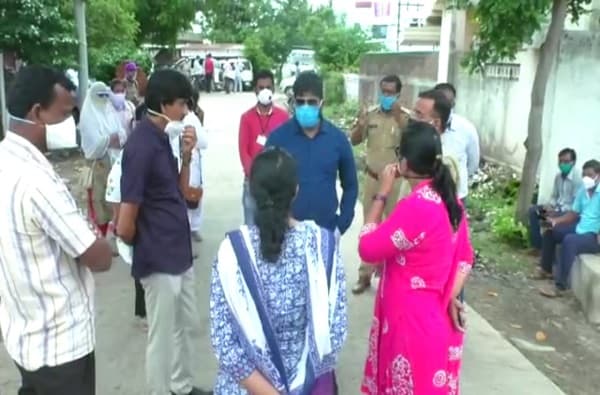 वर्ध्यात नवरदेवाला कोरोना, वऱ्हाडी अमरावतीला परतले, क्वारंटाईनसाठी प्रशासनाची वरात