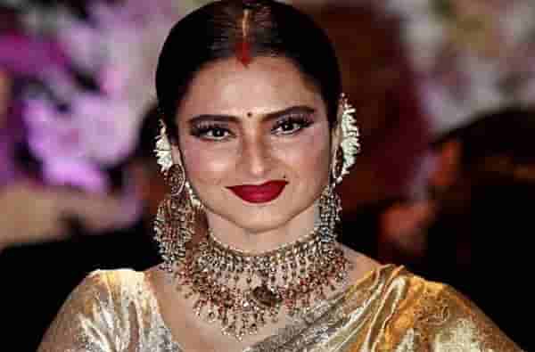 Actress Rekha Covid Test | ज्येष्ठ अभिनेत्री रेखा कोरोना चाचणी करणार