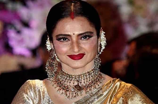 Actress Rekha Covid Test | ज्येष्ठ अभिनेत्री रेखा कोरोना चाचणी करणार