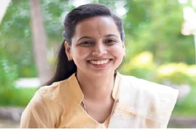 पनवेल उपजिल्हा रूग्णालयात व्हेंटिलेटर वाढवण्याचे पालकमंत्री आदिती तटकरेंचे निर्देश