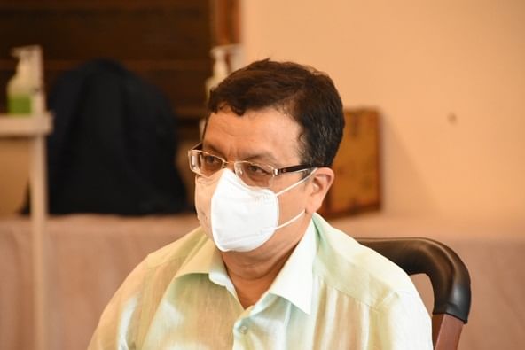 पुण्याचे विभागीय आयुक्त दीपक म्हैसेकर होम क्वारंटाईन, ड्रायव्हरला कोरोना पुण्याचे विभागीय आयुक्त दीपक म्हैसेकर होम क्वारंटाईन, ड्रायव्हरला कोरोना