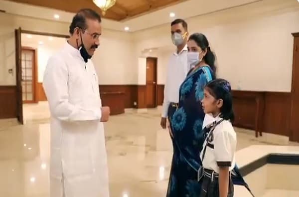 VIDEO : लॉकडाऊन संपला, पण कोरोना गेलाच नाही, आता काय? चिमुरडीच्या प्रश्नाला आरोग्यमंत्र्यांकडून उत्तर