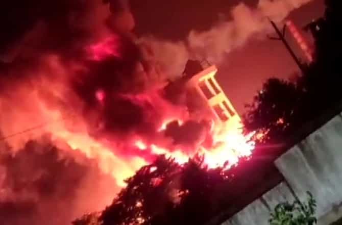विशाखापट्टनममधील केमिकल कंपनीत भीषण आग, अनेकजण जखमी