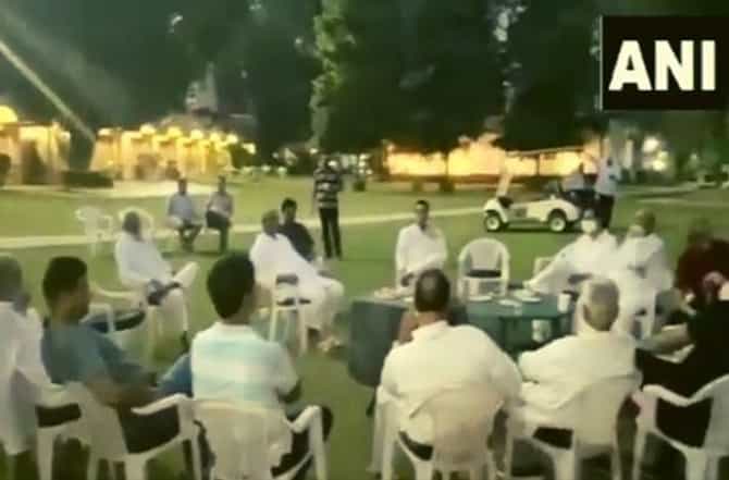 राजस्थानमधील बंडखोर आमदारांच्या बैठकीचा व्हिडीओ व्हायरल, सचिन पायलटांना किती आमदारांचा पाठिंबा?