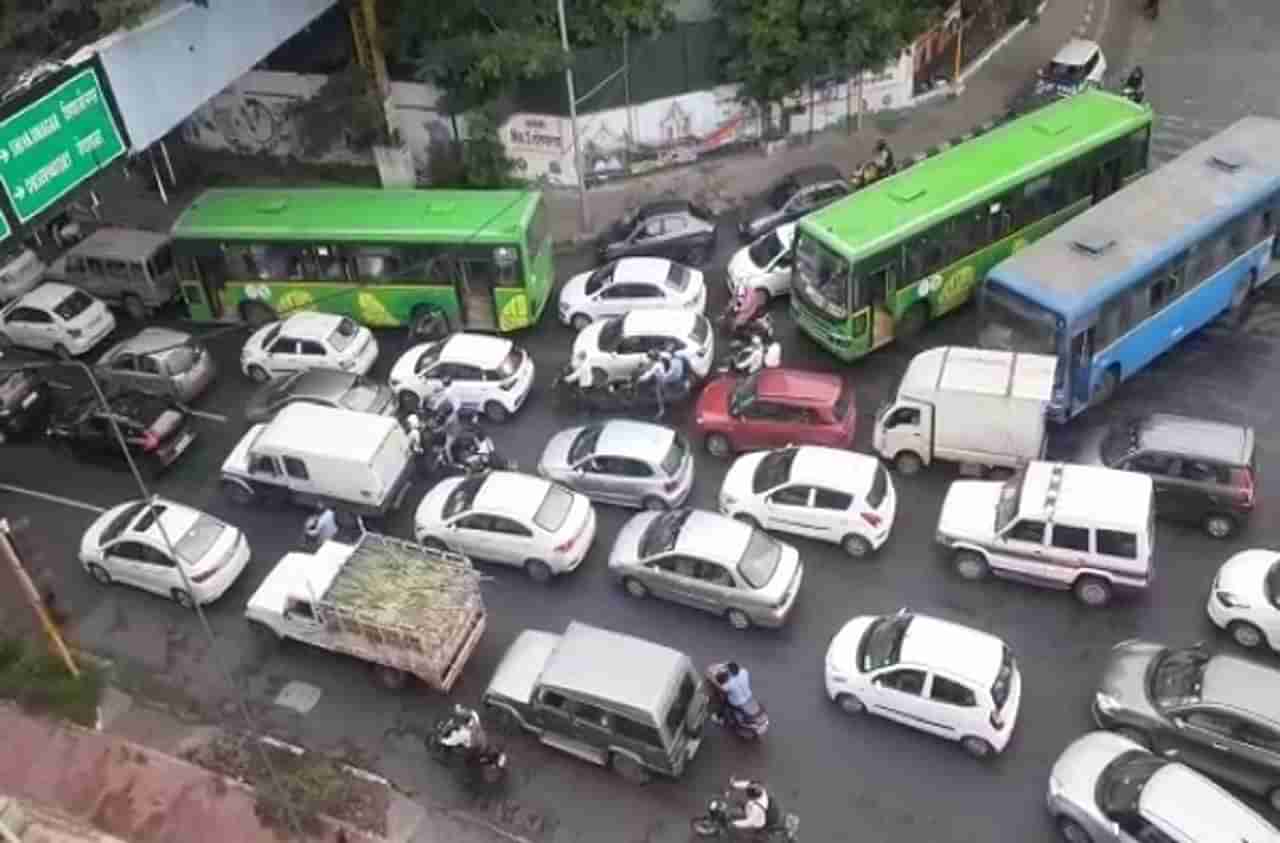 Pune traffic jam | पुणे वाहतूक कोंडीचे टॉप अँगल फोटो