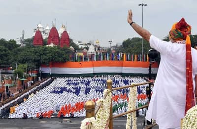 ना विद्यार्थी, ना व्हीव्हीआयपींची गर्दी; कोरोनामुक्त योद्ध्यांना निमंत्रण, लाल किल्ल्यावरील स्वातंत्र्य दिनाचा नवा प्लॅन
