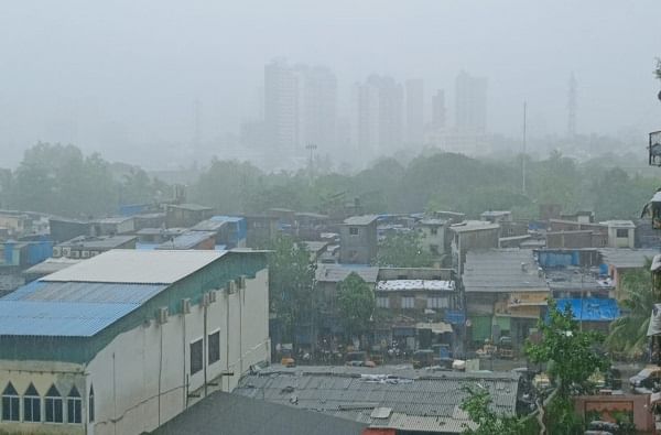 Mumbai Rain : मुंबईसह उपनगरात पावसाची हजेरी, राज्यातील धरणात पाणीसाठाही वाढला
