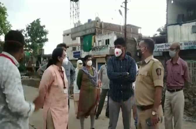 नवरा-नवरीला कोरोना, एका लग्नामुळे 7 ठिकाणी कंटेन्मेंट झोन, नवरदेवाला 25 हजाराचा दंड