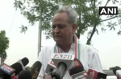 Ashok Gehlot | फाडफाड इंग्रजी आणि हँडसम दिसणे पुरेसे नाही, गहलोतांचा पायलटांना टोला