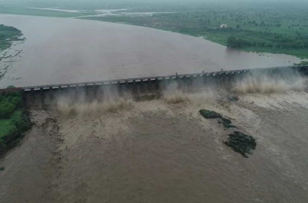 Hatnur Dam | हतनूर धरणाचे 36 दरवाजे पूर्ण उघडले, 82,417 क्यूसेक पाण्याचा विसर्ग सुरु