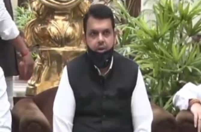 आपआपसात मारामाऱ्या करा, पण लोकांचा फायदा करा : देवेंद्र फडणवीस