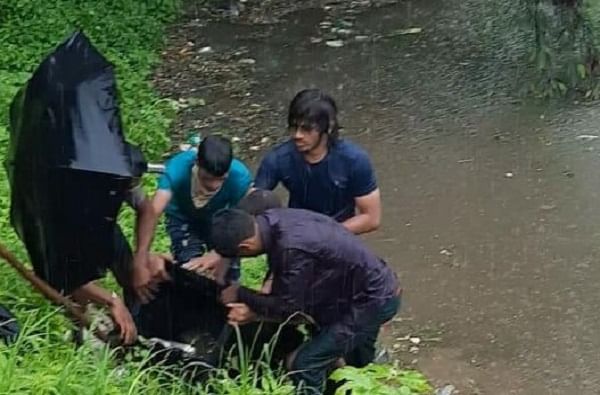 हुशार चोरांनी 100 किलोची तिजोरी तलावात लपवली, तरबेज पोलिसांनी चुटकीसरशी पकडलं