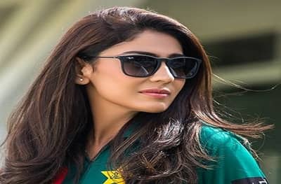 Kainat Imtiaz | विराटवर फिदा पाकिस्तानच्या सौंदर्यवती क्रिकेटपटूचा साखरपुडा