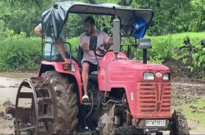 पनवेलच्या फार्महाऊसवर सलमानची मशागत, ट्रॅक्टर चालवून शेतीकामाला हातभार