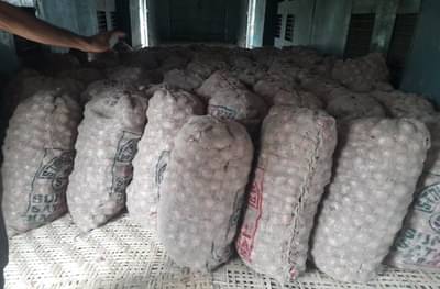 लासलगावच्या कांदा उत्पादकांसाठी रेल्वेचा मोठा निर्णय, रेल्वेच्या पार्सल व्हॅनद्वारे कांद्याची बांगलादेशला निर्यात