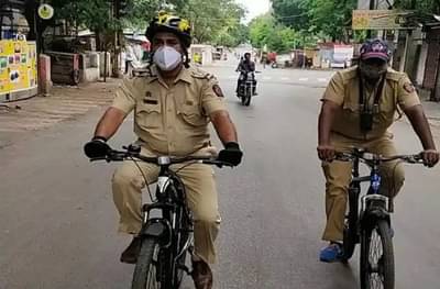 पुण्यात कंटेनमेंट झोनमध्ये जनजागृतीसाठी पोलीस सायकलवर, वरिष्ठ पोलीस निरीक्षकांचा अनोखा उपक्रम