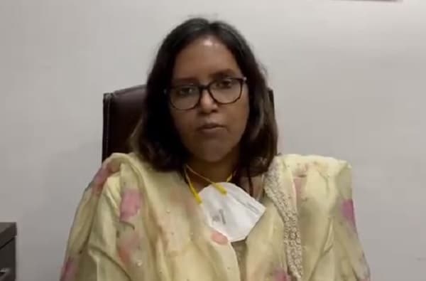 शिक्षणमंत्री वर्षा गायकवाड यांना कोरोना संसर्ग, आदित्य ठाकरेंसह दिग्गज नेत्यांकडून बरे होण्यासाठी शुभेच्छा