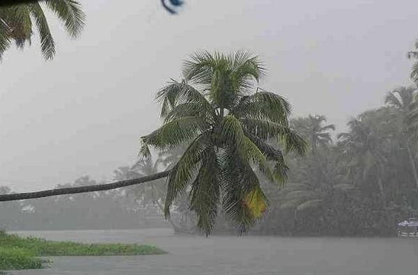 Weather Alert: पुढच्या 3-4 तासांत मुसळधार पावसाचा अंदाज, हवामान खात्याकडून इशारा Weather Alert: पुढच्या 3-4 तासांत मुसळधार पावसाचा अंदाज, हवामान खात्याकडून इशारा