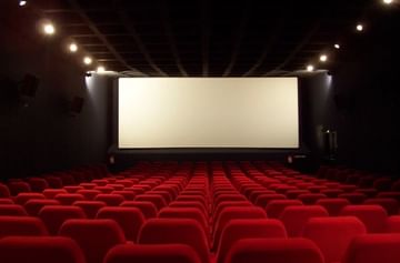 चित्रपटांचा पुरवठा नसल्याने सिनेमागृहांमध्ये अजूनही अंधारच! मालक, प्रेक्षक, छोट्या व्यावसायिकांना दिलासा कधी?