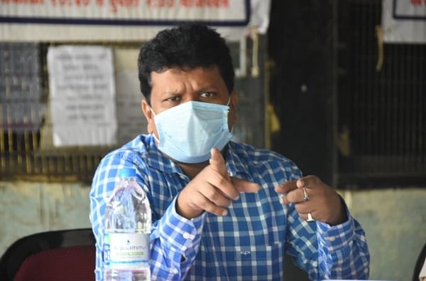 पुणे जिल्ह्यात देशात सर्वाधिक टेस्ट, रुग्णांची गैरसोय टाळण्यासाठी 3 जम्बो रुग्णालयं उभारणार : नवल किशोर राम पुणे जिल्ह्यात देशात सर्वाधिक टेस्ट, रुग्णांची गैरसोय टाळण्यासाठी 3 जम्बो रुग्णालयं उभारणार : नवल किशोर राम