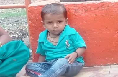 आई बॉल आणायला खाली उतरली, बाल्कनीतून तोल जाऊन दोन वर्षीय चिमुकल्याचा मृत्यू