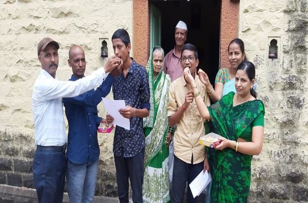 एकाच शाळेत, एकाच वर्गात, दहावीत गुणही सेम टू सेम, कोल्हापूरच्या जुळ्या भावांची अनोखी यशोगाथा एकाच शाळेत, एकाच वर्गात, दहावीत गुणही सेम टू सेम, कोल्हापूरच्या जुळ्या भावांची अनोखी यशोगाथा