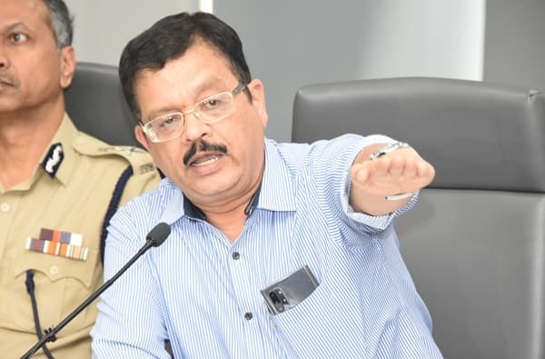 Pune | मलाही अनेक आजार, पण मागे हटलो नाही, पुण्याचे विभागीय आयुक्त दीपक म्हैसेकर निवृत्त