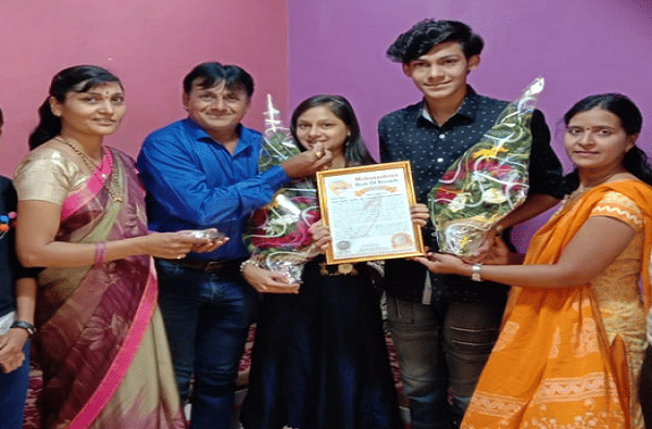 नाशिकमधील जुळ्या बहीण भावाला दहावीत समान टक्के, महाराष्ट्र बुक ऑफ रेकॉर्डमध्ये नाव नोंद