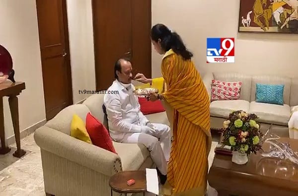  सुप्रिया सुळे यांनी फेसबुकवर रक्षाबंधनाचे लाईव्ह शेअर केले आहे.