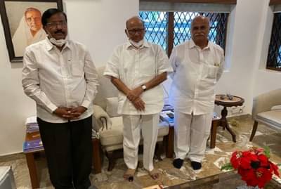 17 वर्षांच्या विरोधानंतर पुन्हा गोडी, साखर संघाच्या माजी अध्यक्षांचे शरद पवारांशी मनोमीलन