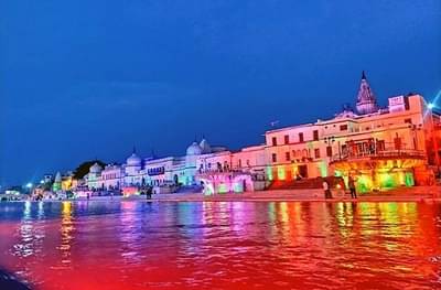 Ayodhya Ram Mandir Photos: भूमिपूजनाच्या आधीच अयोध्‍येत दिवाळी, योगींनी फटाके फोडले, तर शिवराज चव्हाणांची रुग्णालयात पूजा