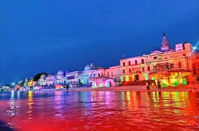 Ayodhya Ram Mandir Photos: भूमिपूजनाच्या आधीच अयोध्येत दिवाळी, योगींनी फटाके फोडले, तर शिवराज चव्हाणांची रुग्णालयात पूजा