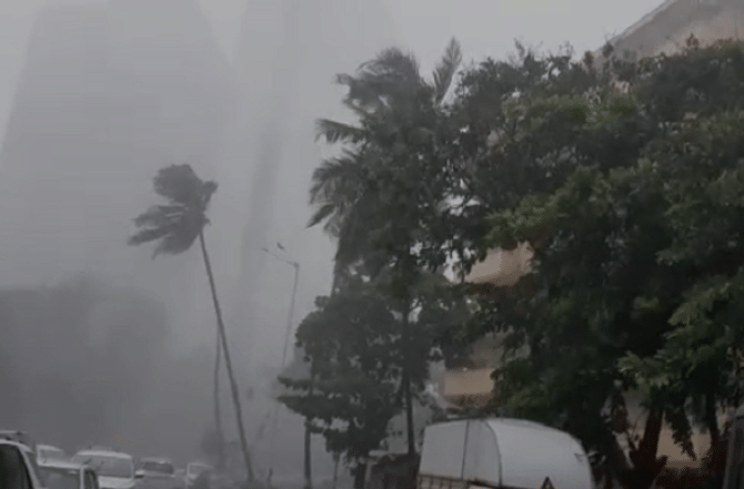 Mumbai Rains | मुंबईसह कोकणात रेड अलर्ट, ताशी 70 किमी वाऱ्यासह पावसाचा जोर कायम राहणार