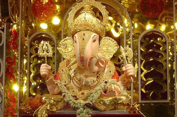 Ganeshotsav 2020 | दगडूशेठ गणपतीची 127 वर्षांची परंपरा खंडित, यंदाचा गणेशोत्सव मुख्य मंदिरातच Ganeshotsav 2020 | दगडूशेठ गणपतीची 127 वर्षांची परंपरा खंडित, यंदाचा गणेशोत्सव मुख्य मंदिरातच
