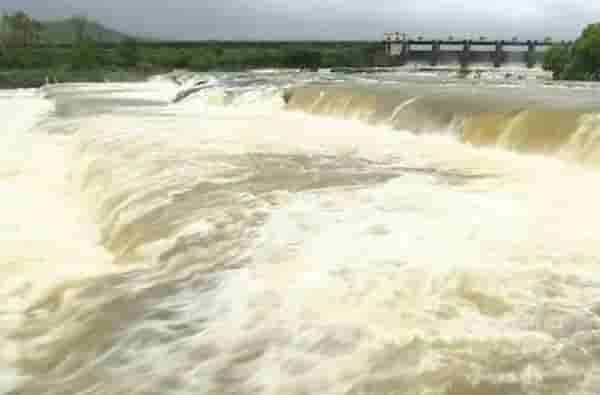 Rain Update: मुंबईत पहाटेपासून जोरदार पाऊस, पुणे, नाशिक, जळगाव आणि साताऱ्यातील धरणांमधून पाणी विसर्ग