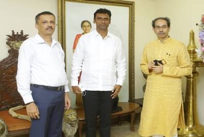 आधी अपक्ष आमदाराला विशेष विमानाने मुंबईत आणलं, आता थेट शिवसेनेत प्रवेश, मिलिंद नार्वेकरांनी करुन दाखवलं