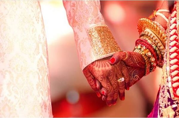 Pune Wedding | पुण्यात हॉटेलमध्ये 250 पाहुण्यांच्या उपस्थितीत लग्न, 25 जणांना कोरोना, दोघांचा मृत्यू, हॉटेलला नोटीस