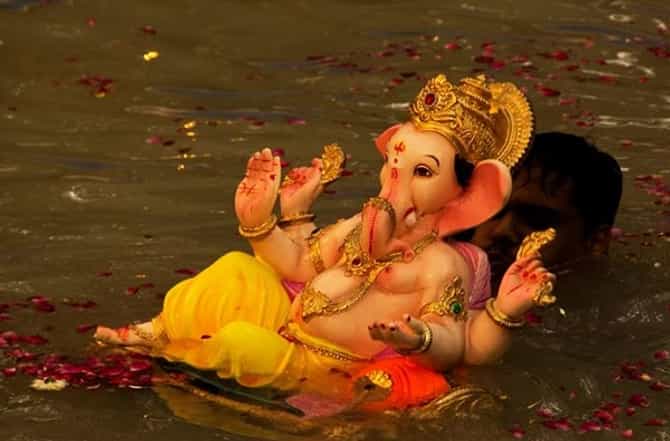 Ganesh Visarjan | राज्यात दीड दिवसांच्या बाप्पाचं आज विसर्जन, थेट समुद्रात विसर्जन करण्यास मनाई