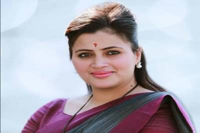 खासदार नवनीत कौर राणा यांना लीलावती रुग्णालयातून डिस्चार्ज, पुढील 20 दिवस क्वारंटाईन राहणार