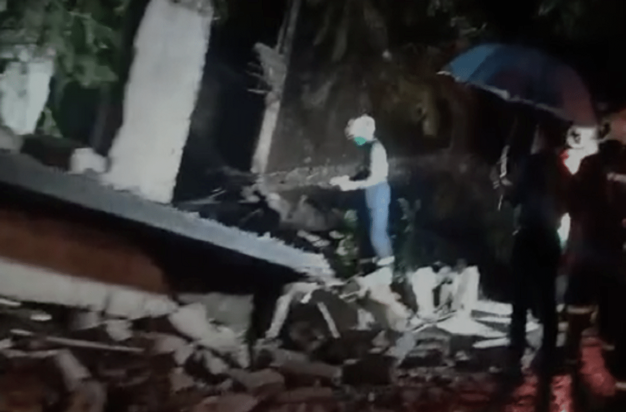 Bandra Building Collapse | वांद्र्यात सहा मजली रिकाम्या इमारतीचा काही भाग कोसळला, 5 जण जखमी