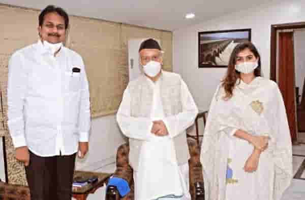 हर्षवर्धन पाटील कन्येसह राज्यपालांच्या भेटीला, अंकिता पाटील म्हणतात...