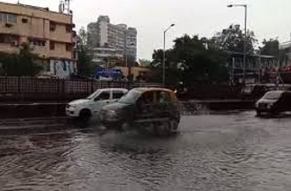 Mumbai Rain : विजांच्या कडकडाटासह मुंबई-नवी मुंबईत पावसाचा जोर