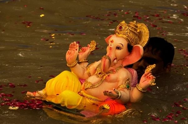 Mumbai Ganeshotsav | दादर, माहिम चौपाटीवर भाविकांना प्रवेशबंदी, विसर्जनासाठी गणेशमूर्ती पालिकेकडे सोपवण्याच्या सूचना