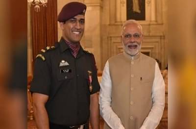 छोट्या शहरातून राष्ट्रीय पातळीवर नाव, तू तरुणांचा आयडॉल, मोदींचं धोनीला भावनिक पत्र