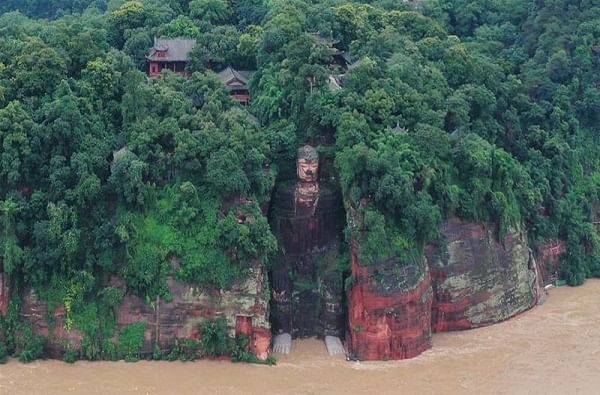 चीनमधील महापुराने ऐतिहासिक वास्तू संकटात, 71 वर्षानंतर बुद्धांच्या मूर्तीला पाण्याचा वेढा