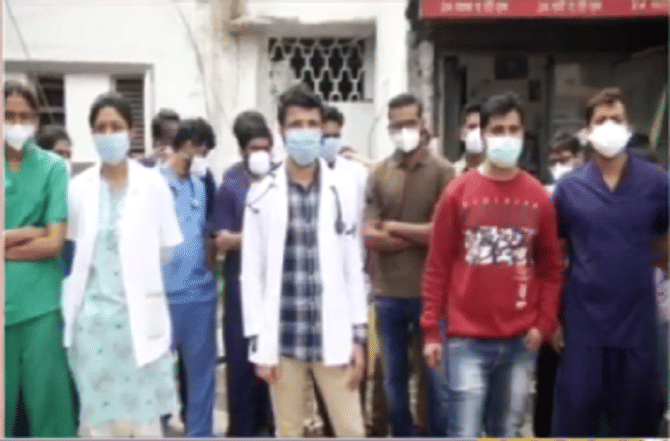 औरंगाबादेत निवासी डॉक्टरांचं कामबंद आंदोलन, प्रशासनाला जाग न आल्यास कोरोना रुग्णांचाही उपचार बंद करण्याचा इशारा