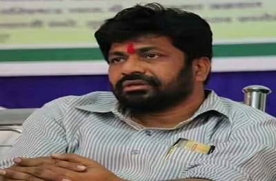 आधी बोगस बियाणे, आता पिकांवर रोग, राज्यातील कृषी खातं झोपलं आहे का?, बच्चू कडूंचा सरकारला सवाल